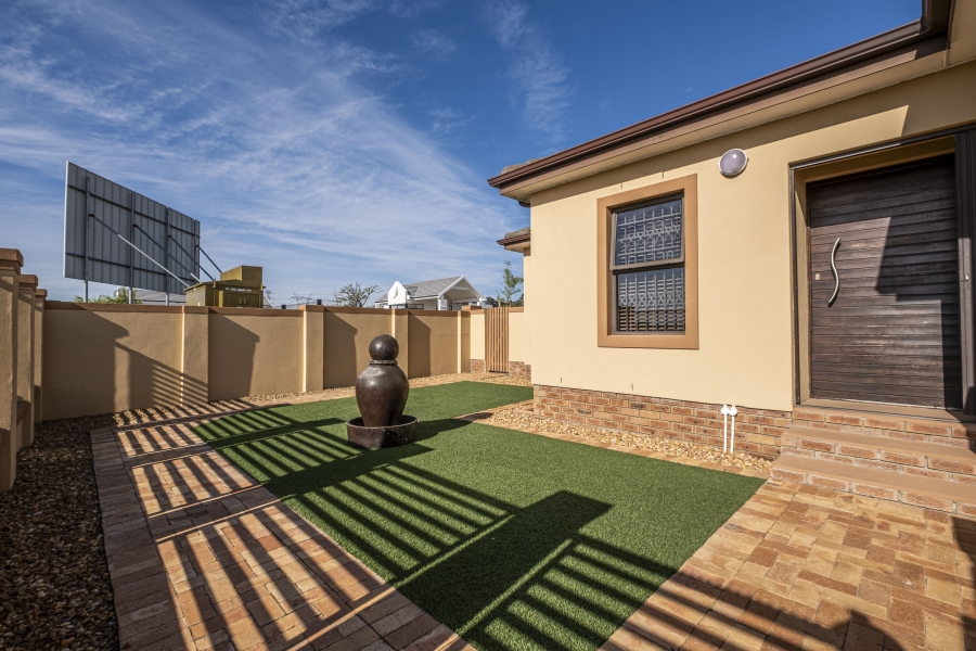 3 Bedroom Property for Sale in Jakarandas Western Cape